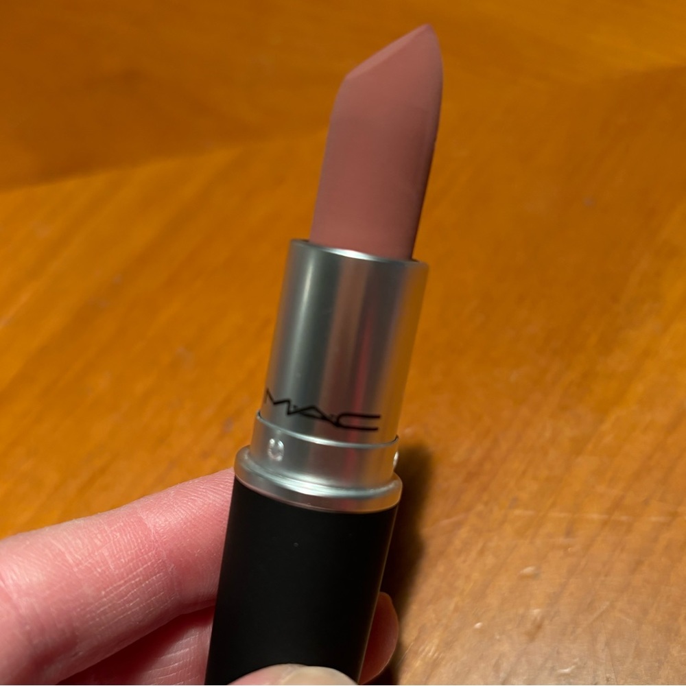 MAC  Lipstick Sultry Move - Picture 7 of 16